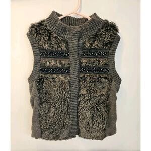 Miss Me Girls Sweater Vest Size M Gray Black Beaded Accents Faux Fur Pockets